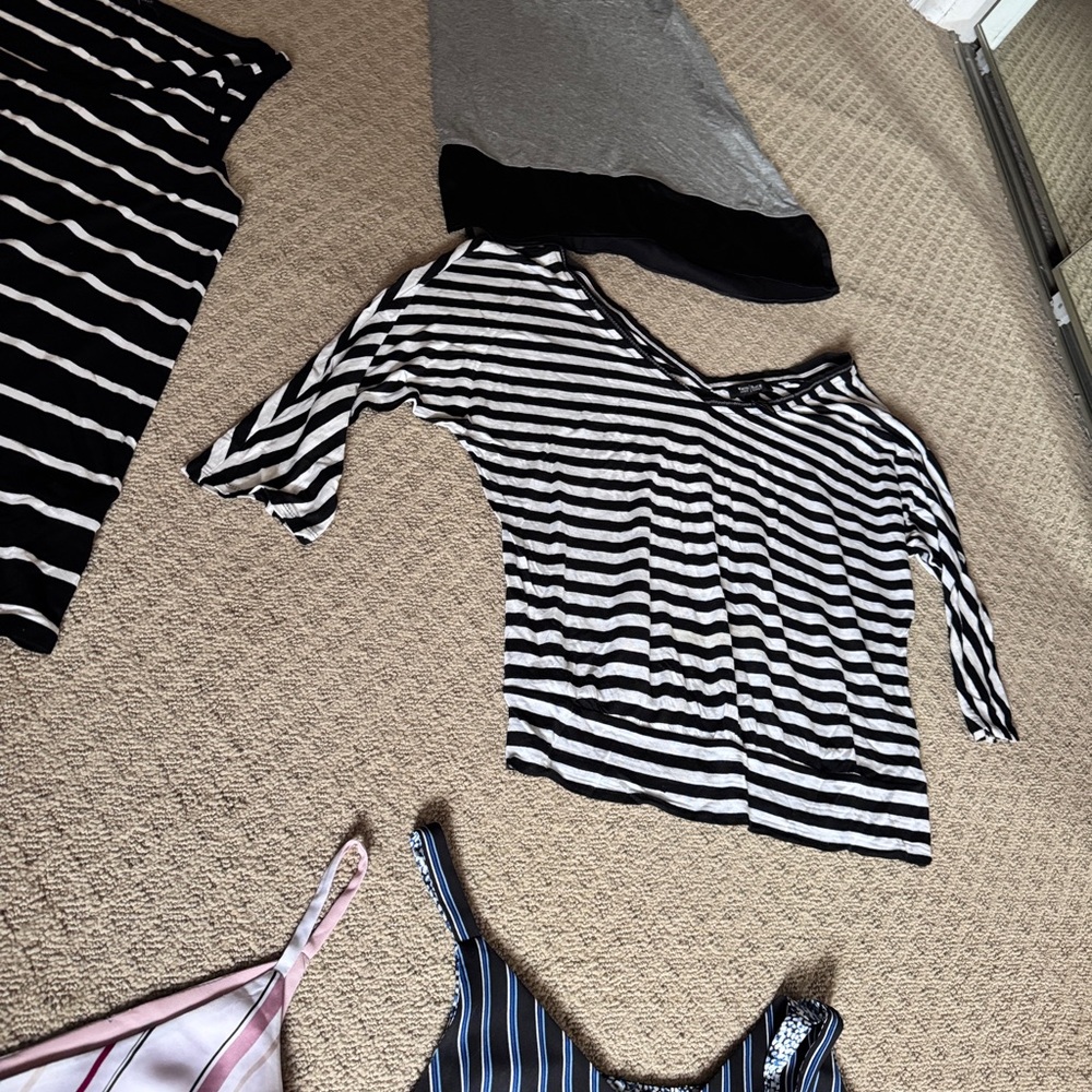 Almost new Bundle of 7 White House Black Market tops - Picture 8 of 14